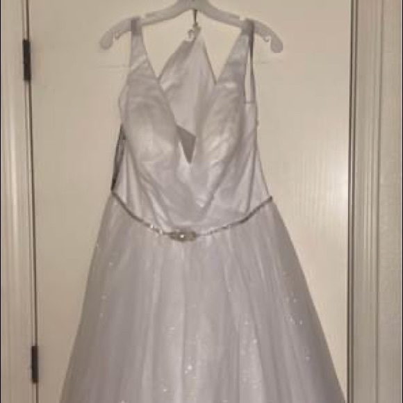 Brand new Alfred Angelo wedding gown - Picture 2 of 13
